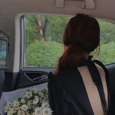明星离婚传闻被曝官宣恋情引爆服务器，三天三夜颁奖礼红毯画面流出
